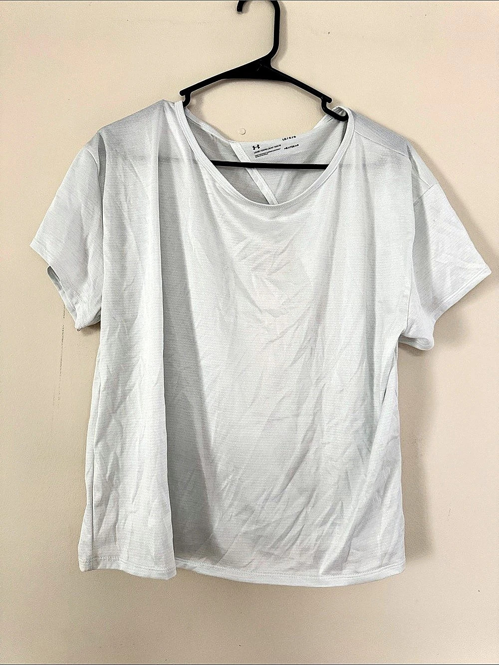 Under Armour Medium Short Sleeve Cutout Tee in White Size Medium